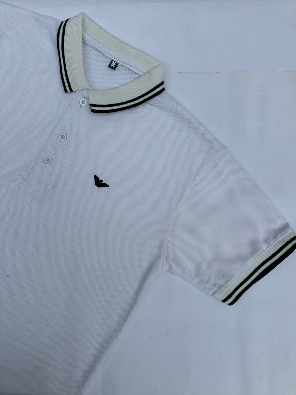 Men’s White Polo Shirt – Cool & Stylish with Contrast Collar