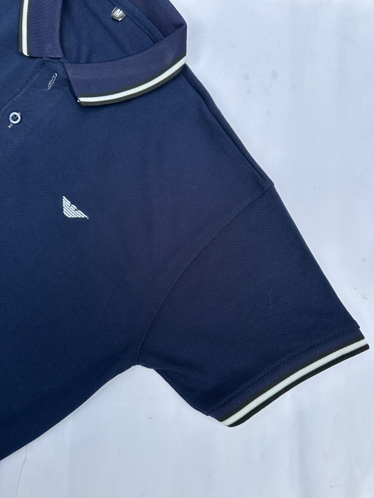 Men’s Navy Blue Polo Shirt – Elegant Contrast Collar Style